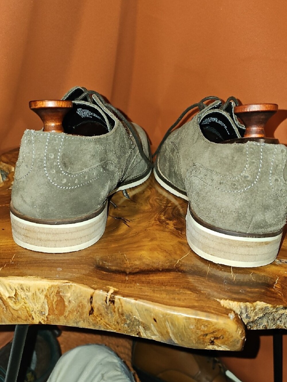 Claiborne Men's Gray Suede Wingtip Derby - Picture 5 of 13